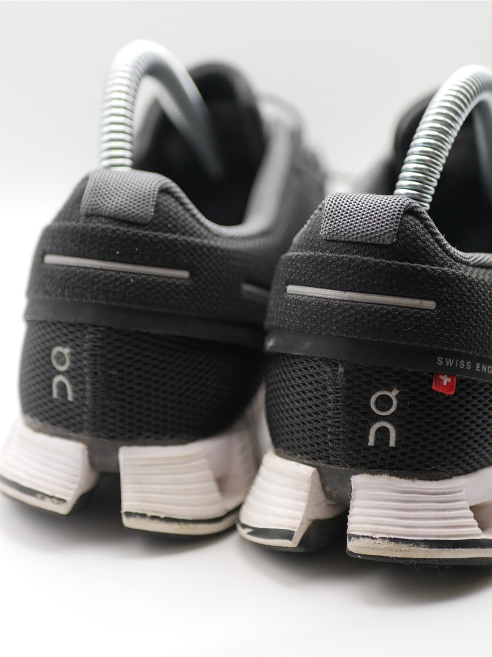 On cloud Running Black Athletic Running Shoes - Picture 6 of 12